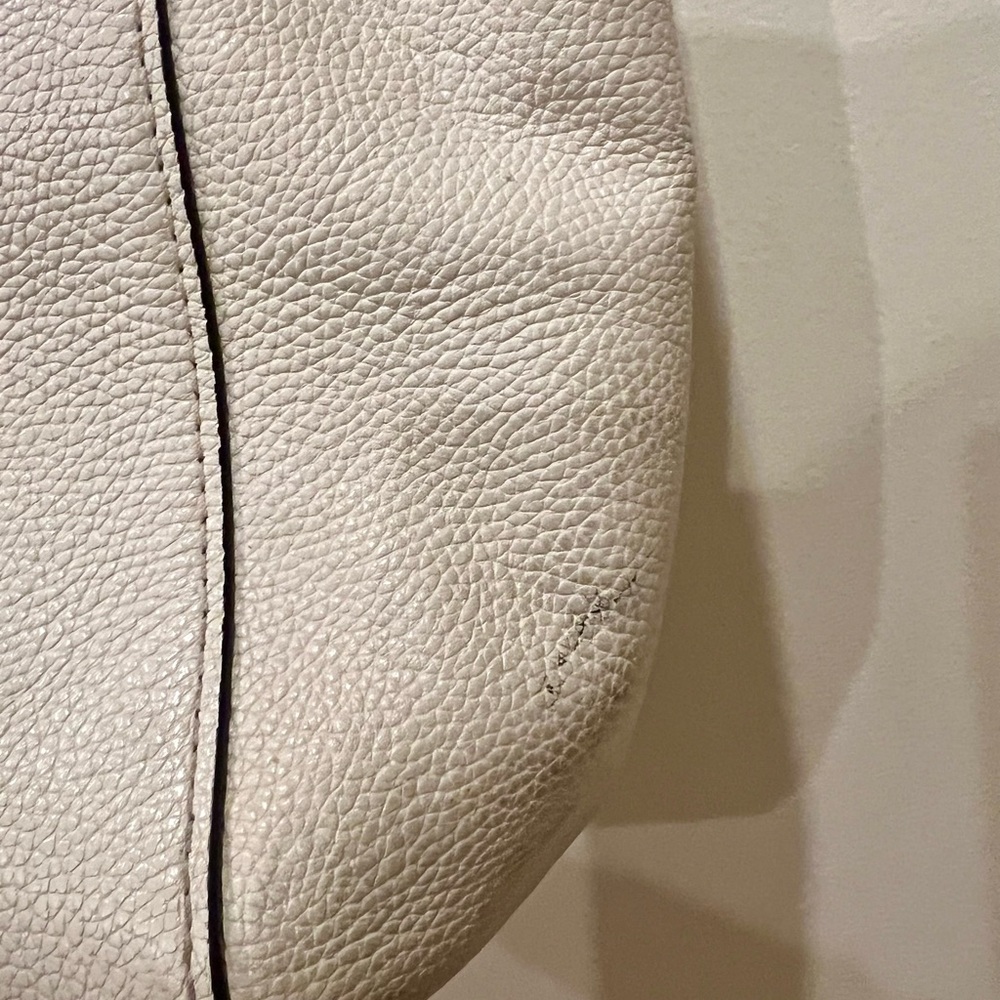 Coach Cream Leather Tote with Gold Chain - Picture 4 of 4